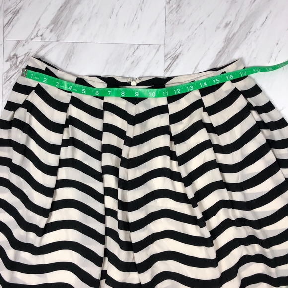 Beautiful Striped Banana Republic Skirt SZ VGUC - Picture 3 of 7